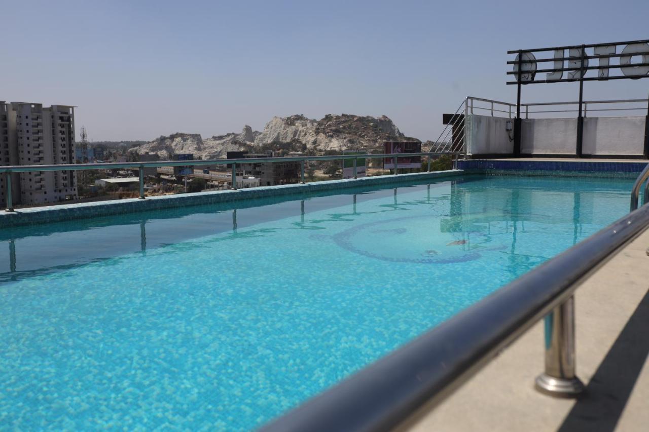 Npg Hotel Bangalore Just 10 Mins Drive From The Kempegowda International Airport Eksteriør billede