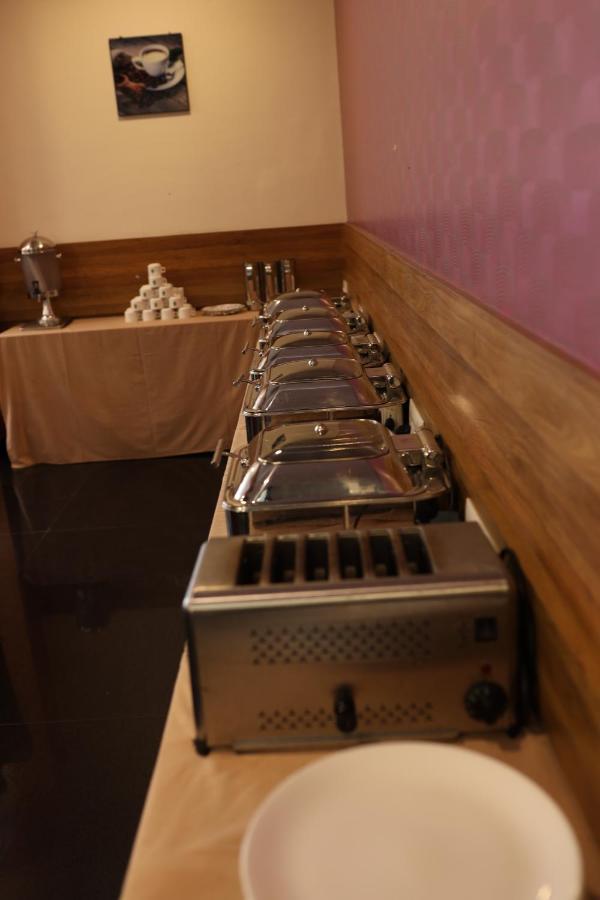 Npg Hotel Bangalore Just 10 Mins Drive From The Kempegowda International Airport Eksteriør billede